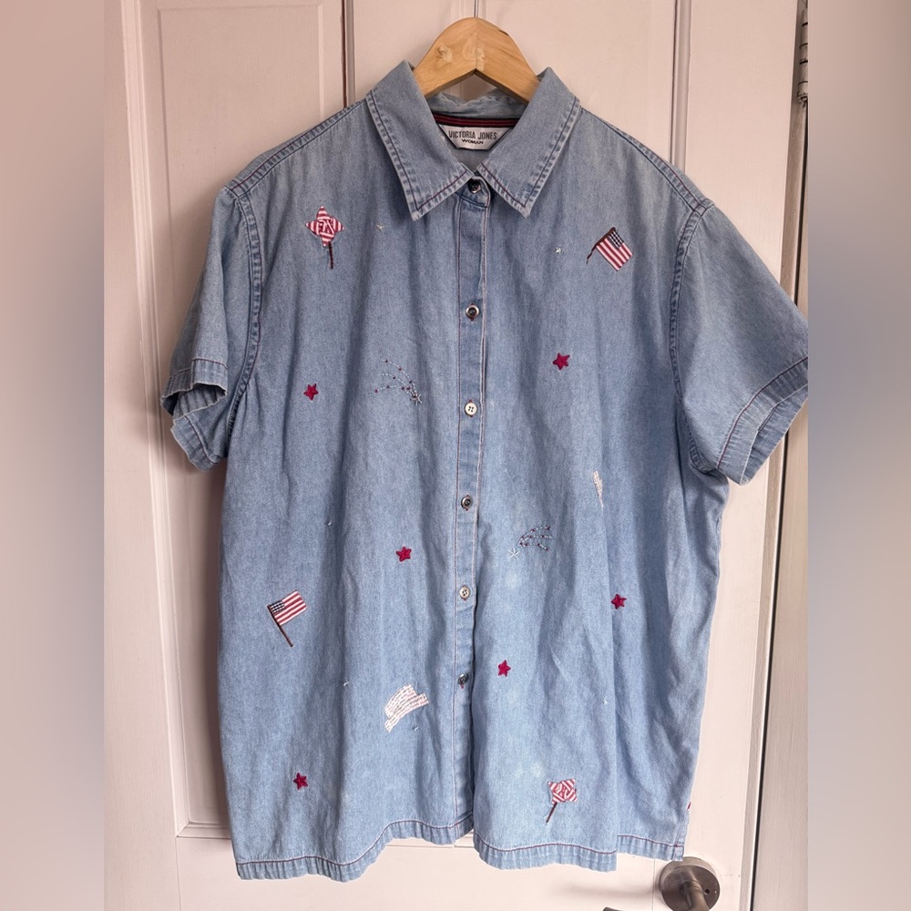Chambray short sleeve shirt with embroidered detail 2X